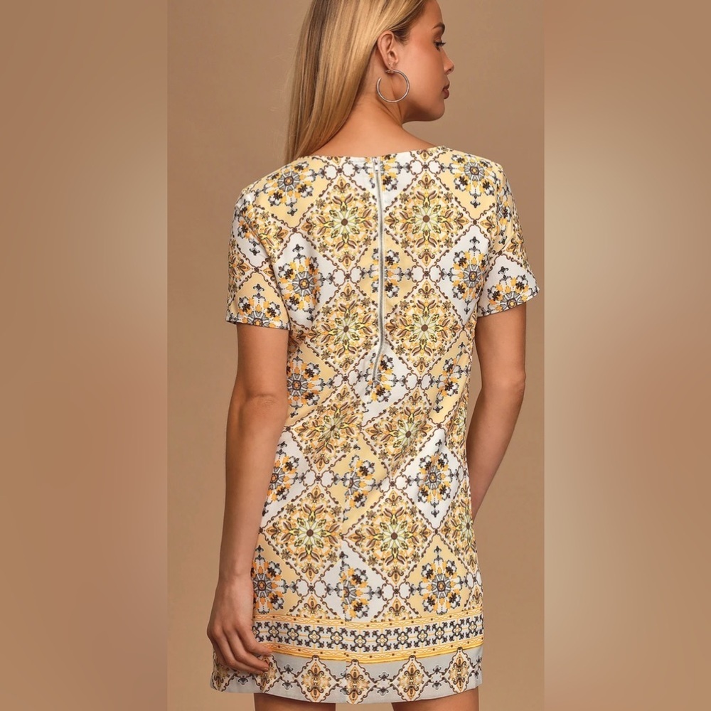 Lulu's|Dandy lion short sleeve patterned shift dress in mustard yellow•••boho - Picture 4 of 14